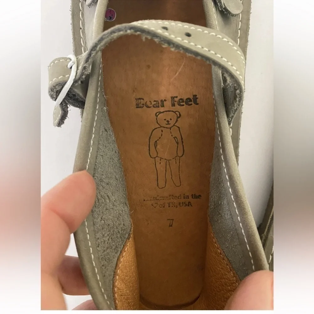 Bear Feet children’s leather shoes Size 7 Mary Janes gray flowers